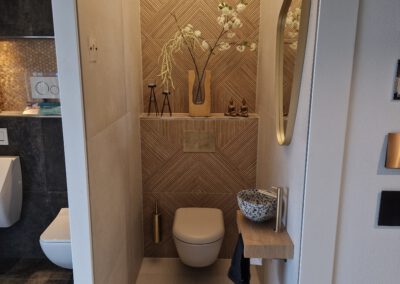 Fijn tegelwerk toiletruimte