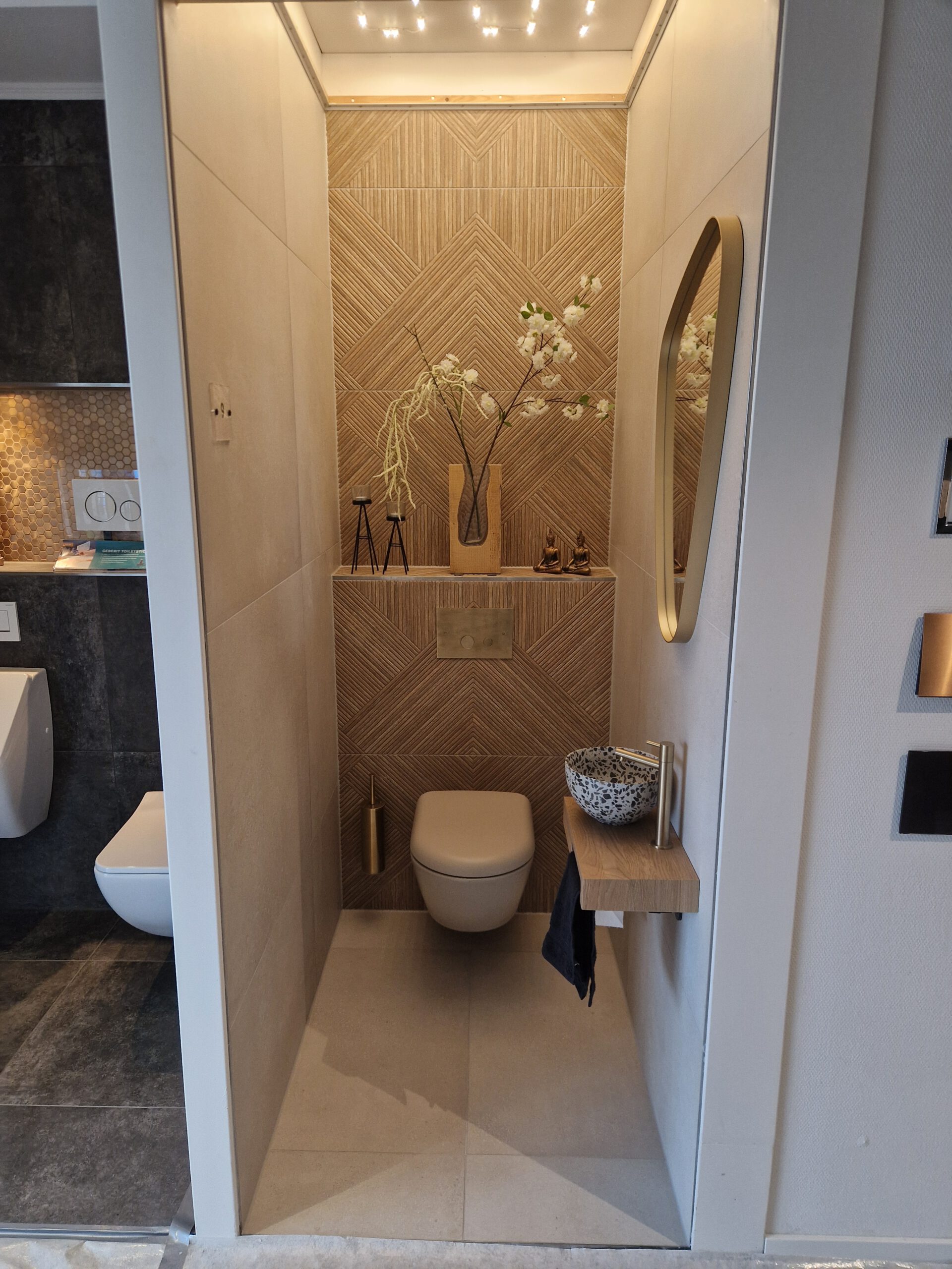 Fijn-tegelwerk-toiletruimte