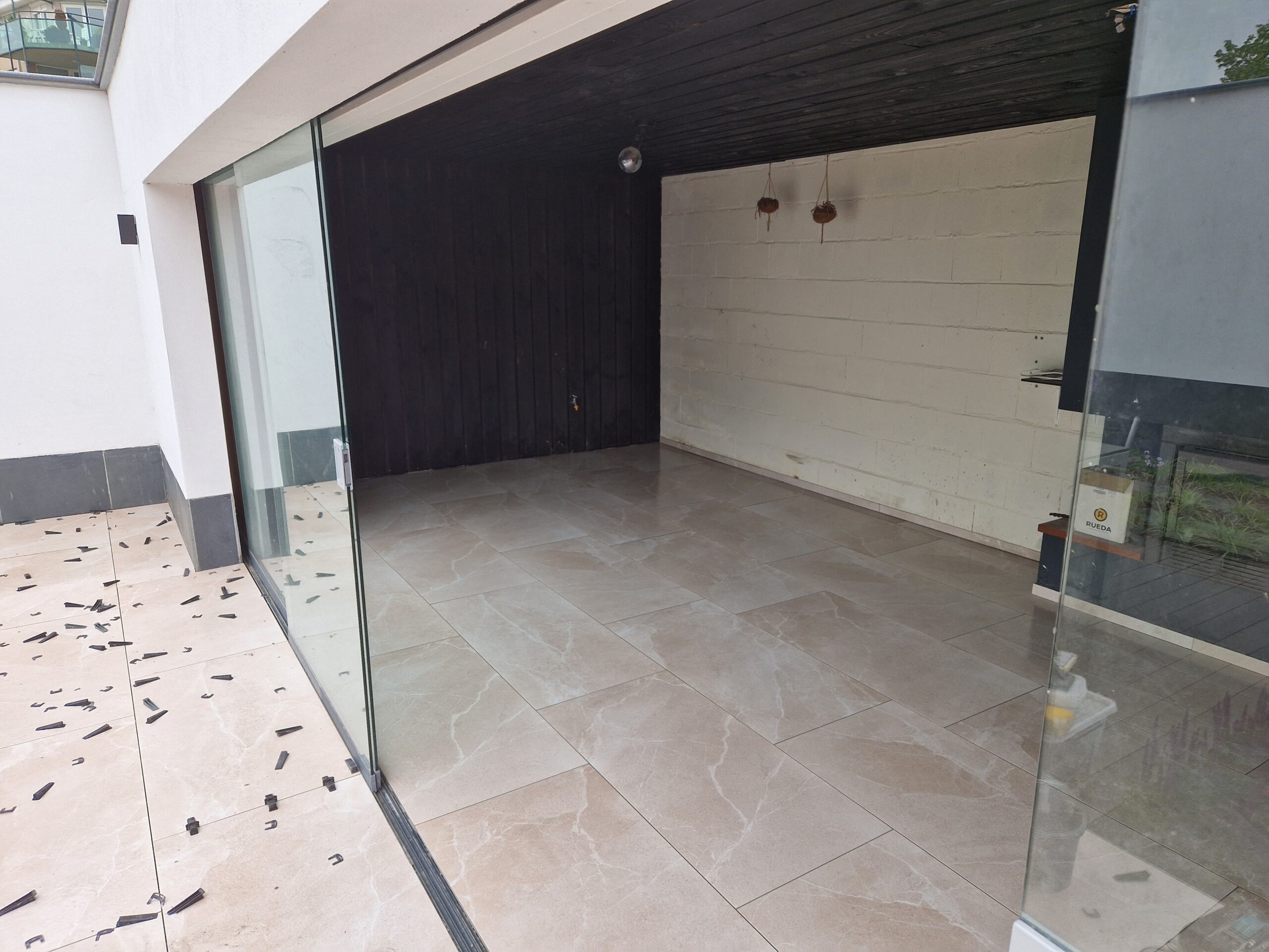 Vloertegelwerk-tuinkamer-02
